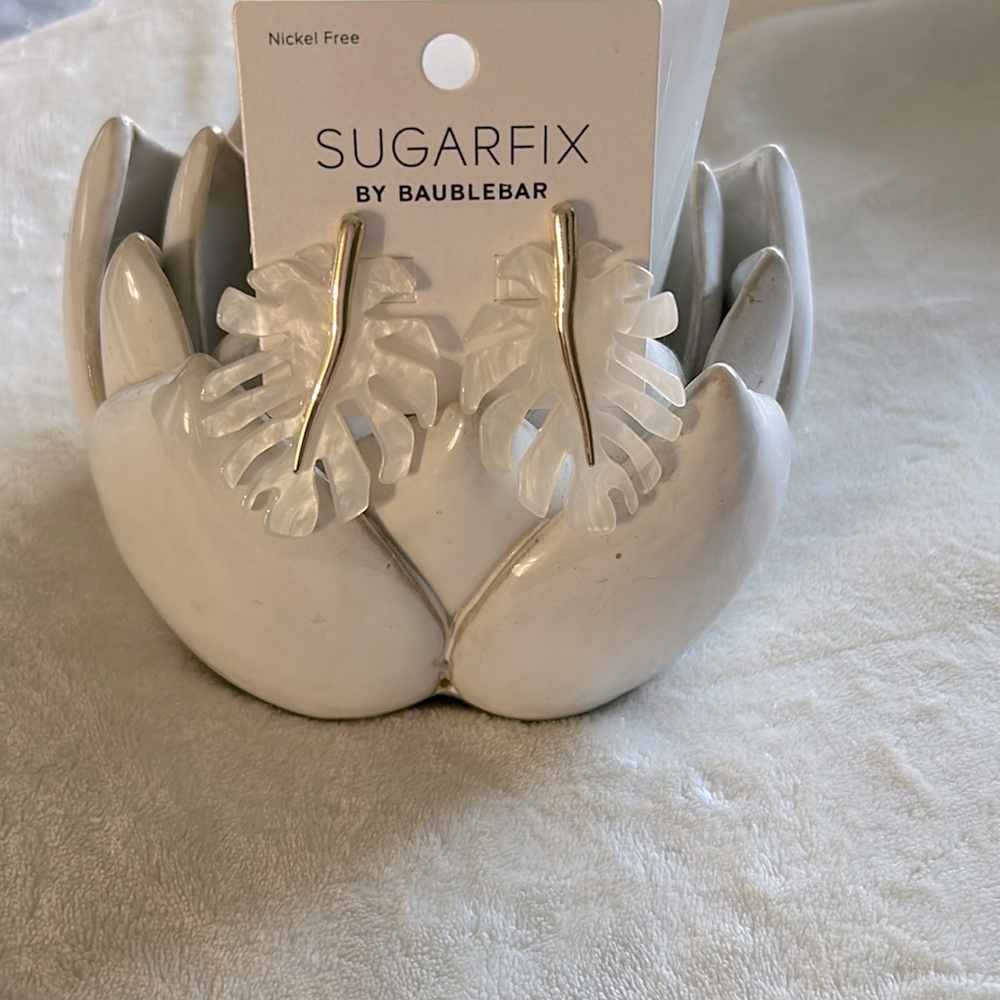 ~ NWT Sugar Fix Leaf Earrings ~